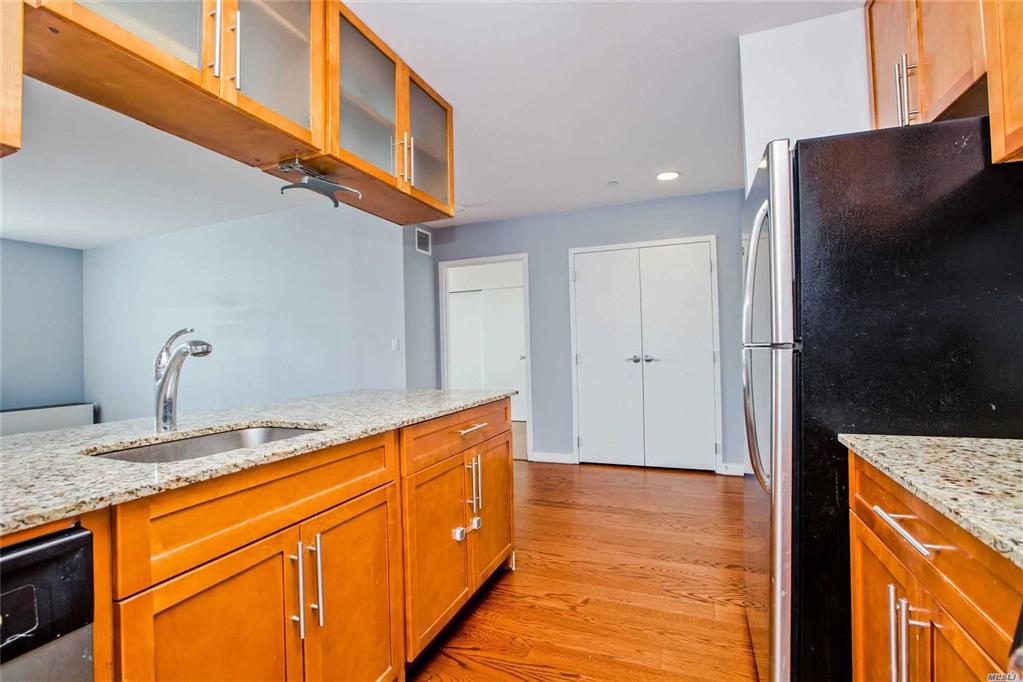 40-28 College Point Blvd Flushing Flushing NY 11354