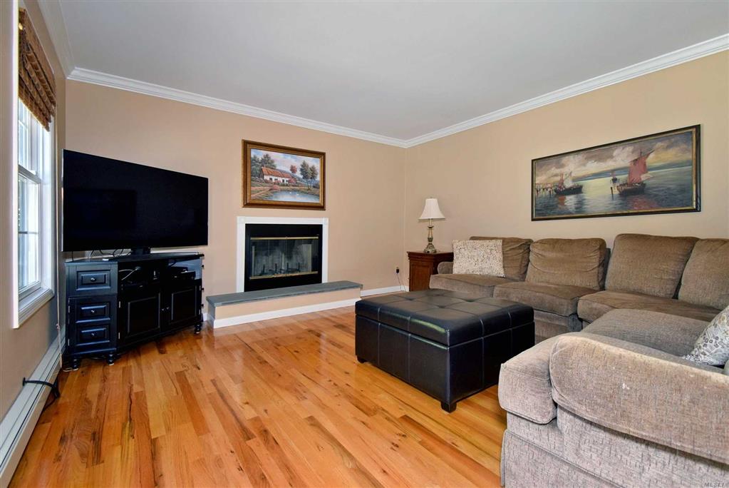7 Karen Ct Wading River Wading River NY 11792
