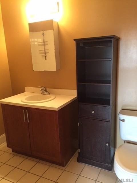 130 Post Ave Westbury Westbury NY 11590