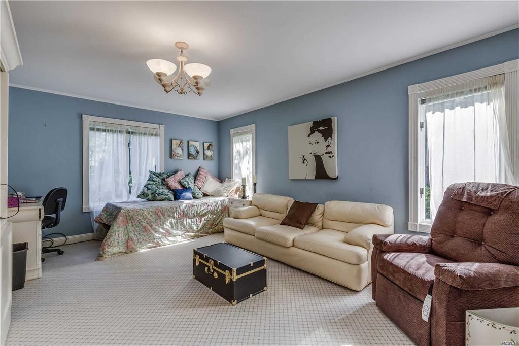 25 Hewlett Ln Port Washington Port Washington NY 11050