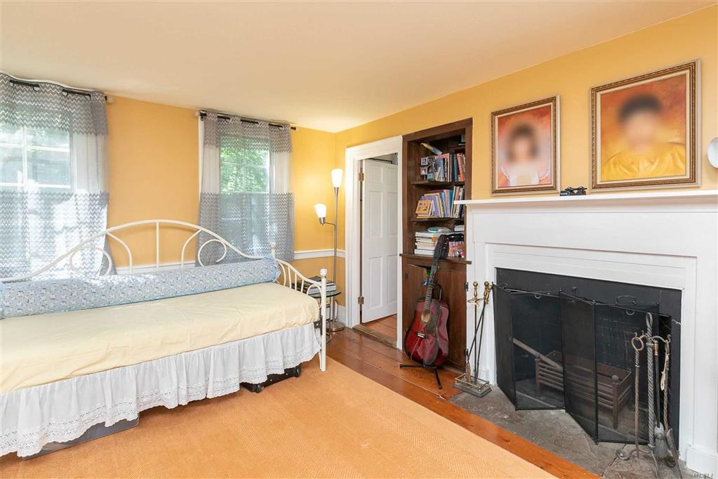 31 Evergreen Ave East Moriches East Moriches NY 11940