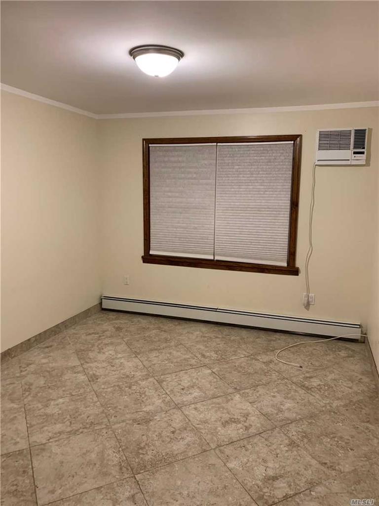 63-44 75th St Middle Village Middle Village NY 11379