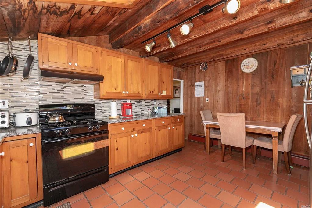 31 Evergreen Ave East Moriches East Moriches NY 11940