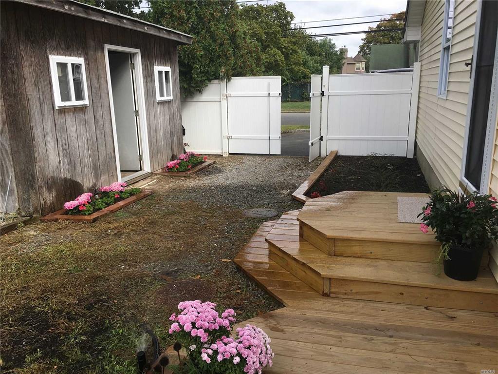82 Avenue D Holbrook Holbrook NY 11741