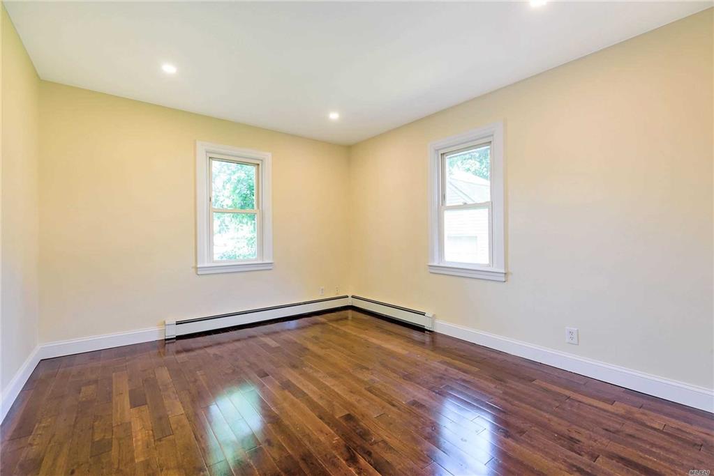 65 Dobson Ave Merrick Merrick NY 11566