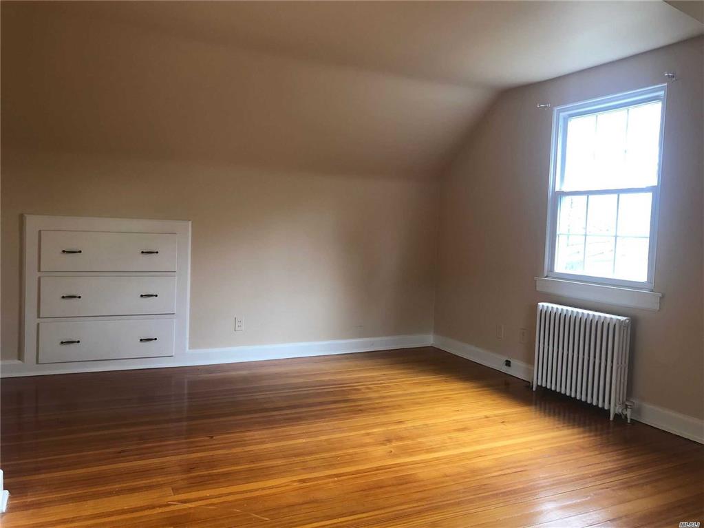 8 Valley Rd Bayville Bayville NY 11709