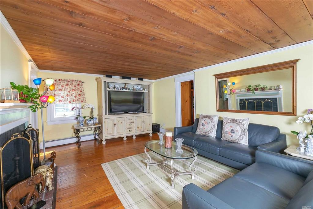 31 Evergreen Ave East Moriches East Moriches NY 11940