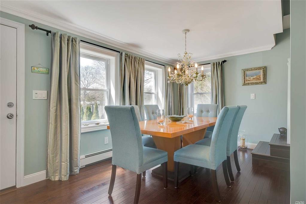 27 Shinnecock Rd Hampton Bays Hampton Bays NY 11946