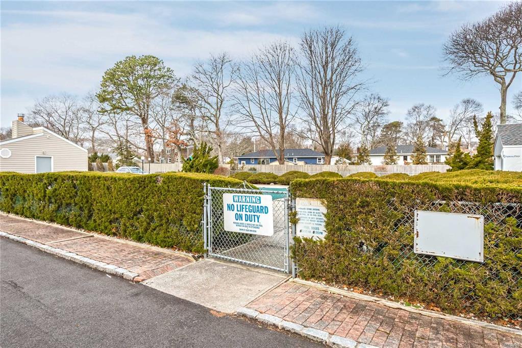 95 Springville Rd Hampton Bays Hampton Bays NY 11946
