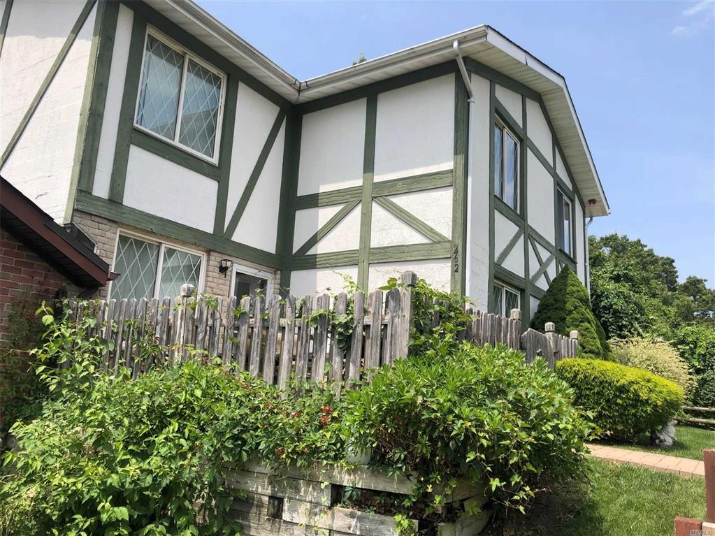262 Bretton Woods Dr Coram Coram NY 11727