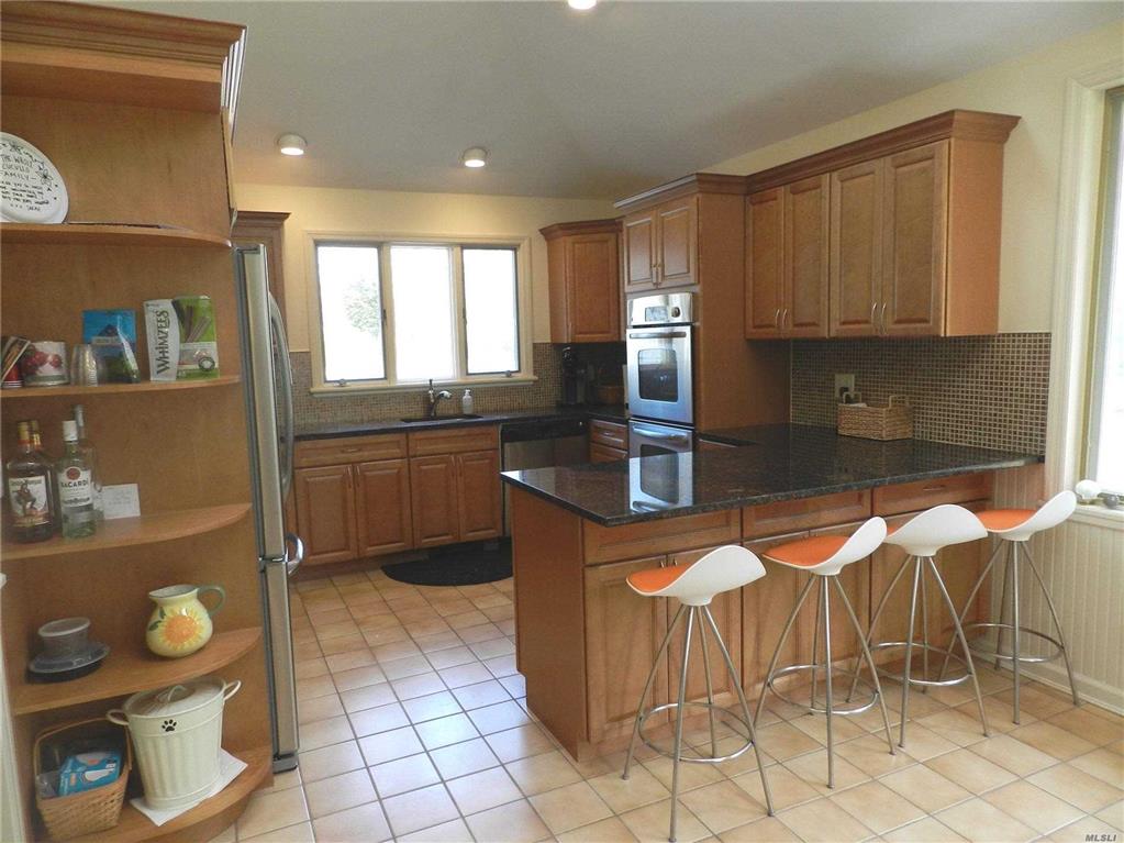 8 Shore Rd Remsenburg Remsenburg NY 11960