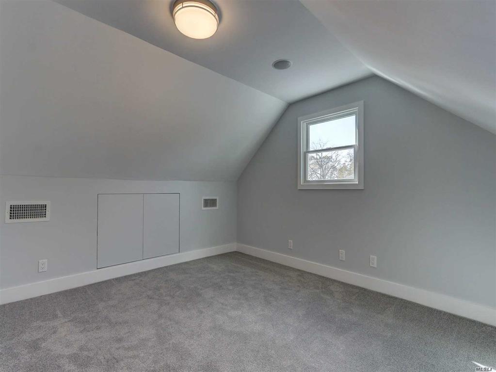 60 Lewis Ln Syosset Syosset NY 11791