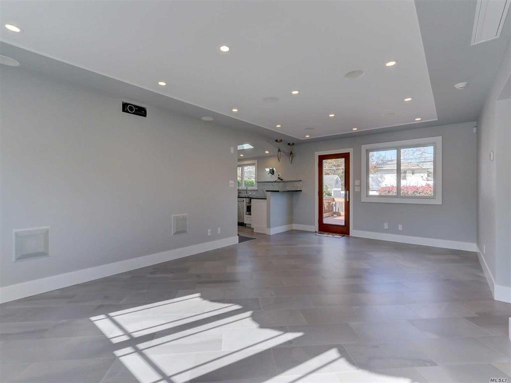 60 Lewis Ln Syosset Syosset NY 11791