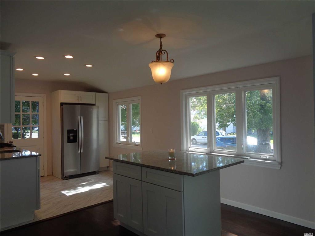 107 Thomas St Brentwood Brentwood NY 11717