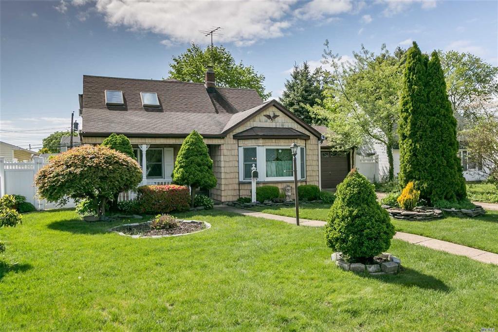 50 Anvil Ln Levittown Levittown NY 11756