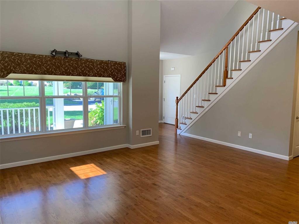 1 Newcastle Ct Riverhead Riverhead NY 11901