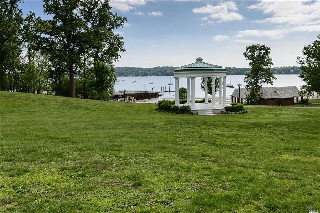 30 Pearsall Ave Glen Cove Glen Cove NY 11542