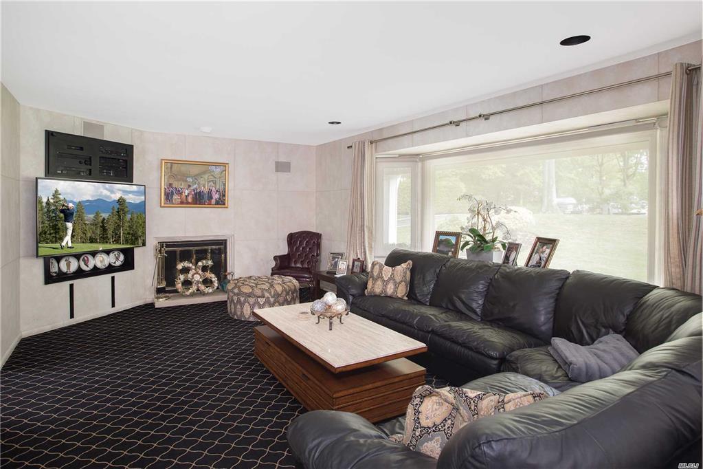10 Empire Ct Dix Hills Dix Hills NY 11746