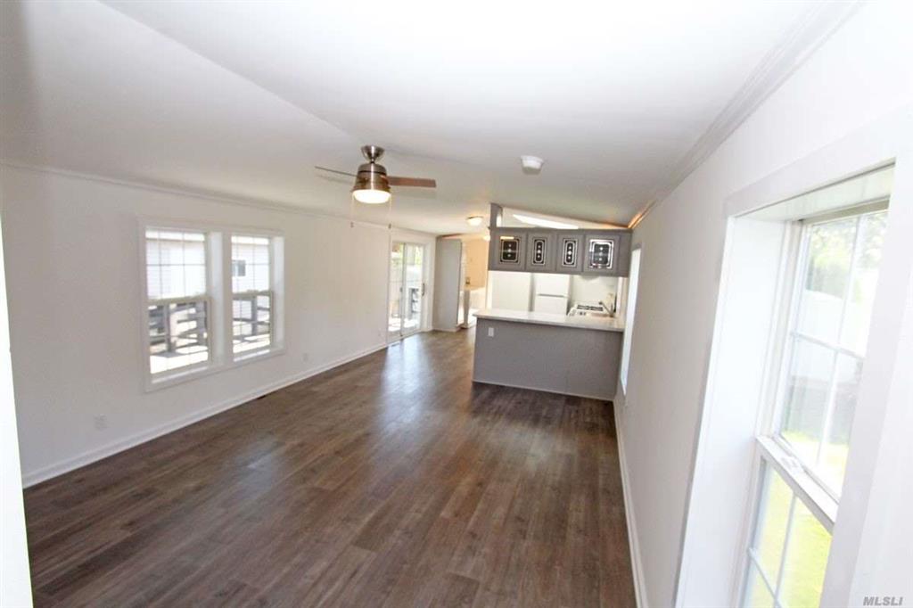 37-79 Hubbard Ave Riverhead Riverhead NY 11901