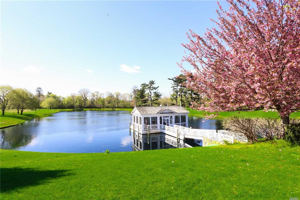 6 Stable Ln Old Westbury Old Westbury NY 11568