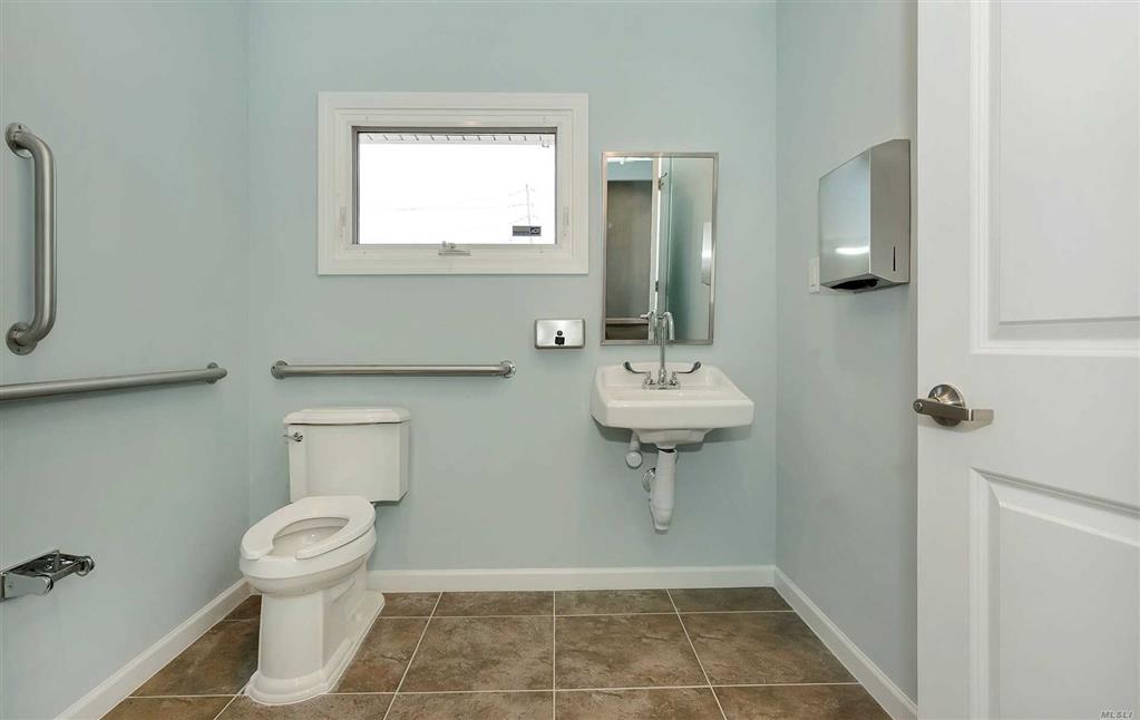 760 Wellwood Ave Lindenhurst Lindenhurst NY 11757