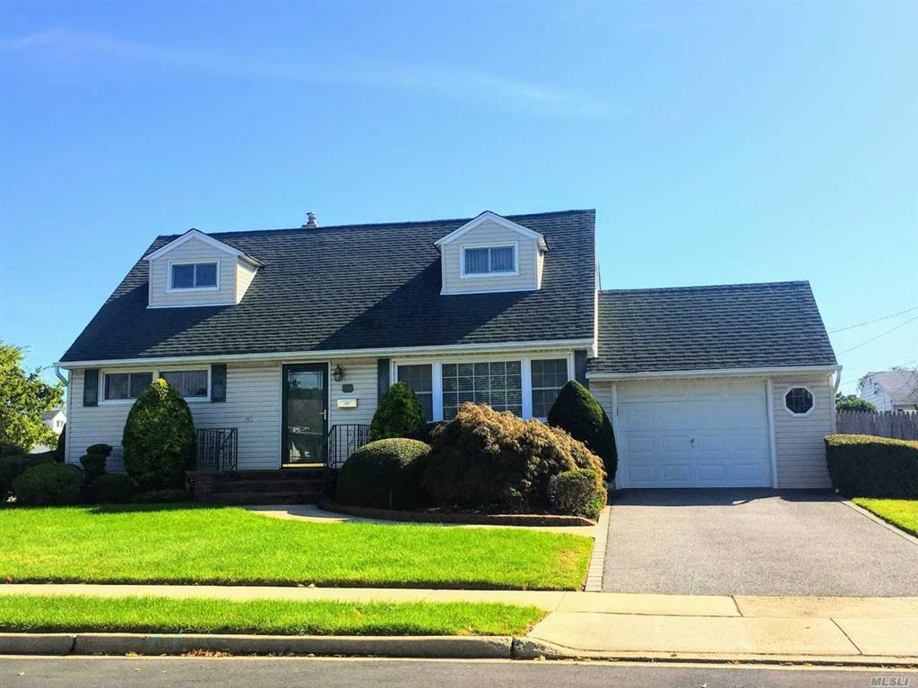 138 Haverford Rd Hicksville Hicksville NY 11801