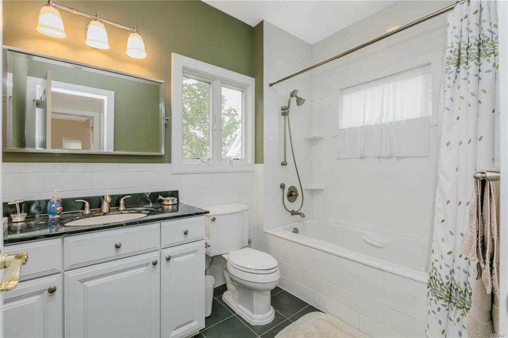 14 Locust St Aquebogue Aquebogue NY 11931