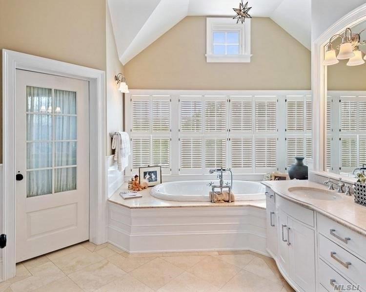 14 Bob White Ln Remsenburg Remsenburg NY 11960