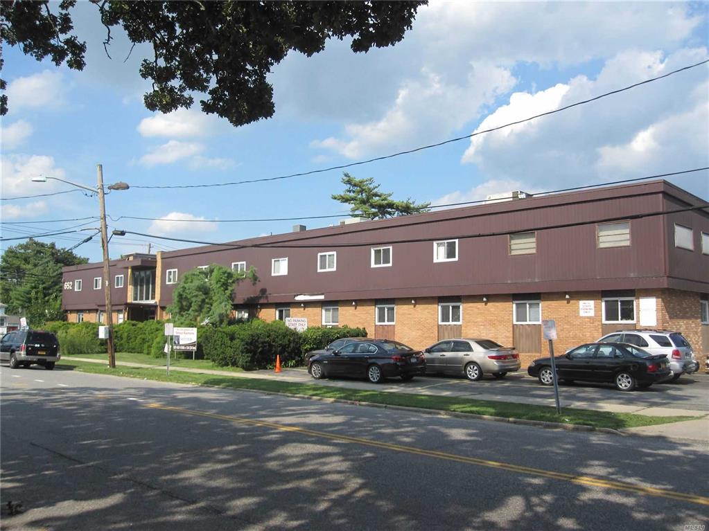 652 Suffolk Ave Brentwood Brentwood NY 11717