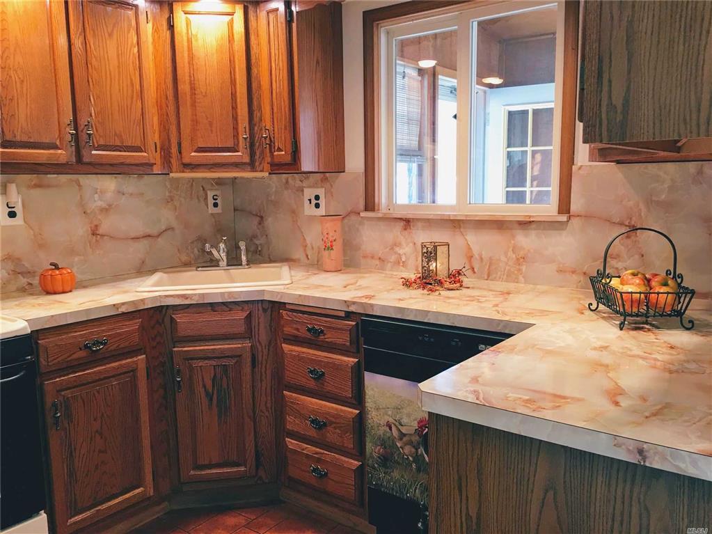 138 Haverford Rd Hicksville Hicksville NY 11801