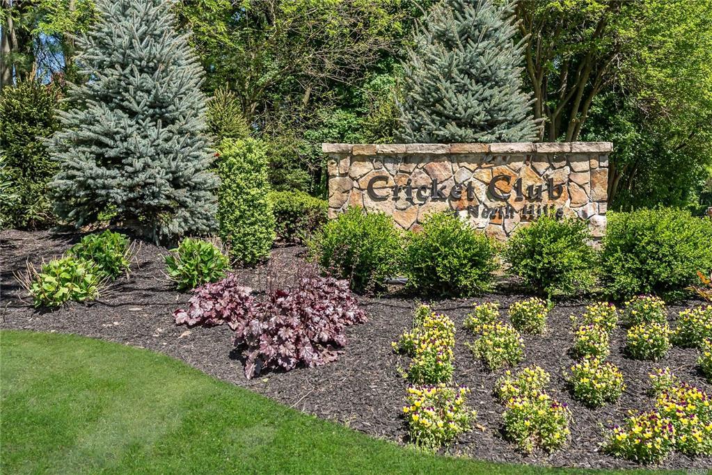 21 Cricket Club Dr Roslyn Roslyn NY 11576