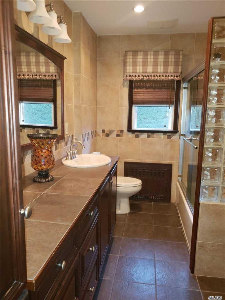 147 Concord St Westbury Westbury NY 11590