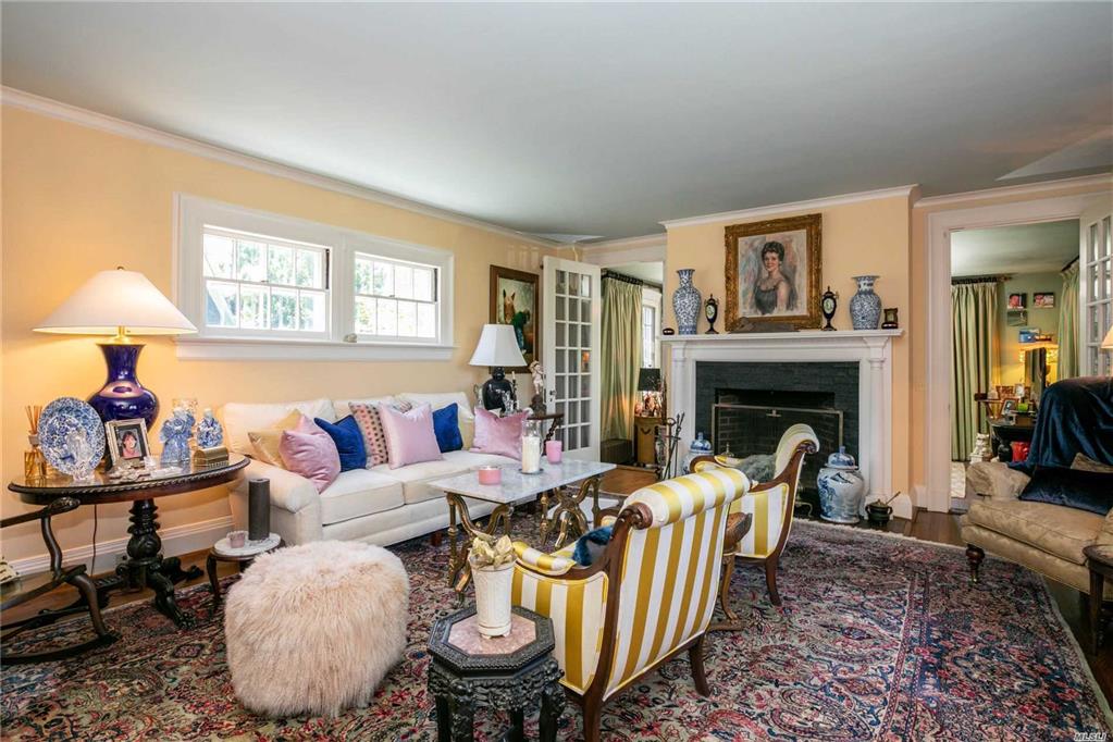 1120 Shore Rd Douglaston Douglaston NY 11363
