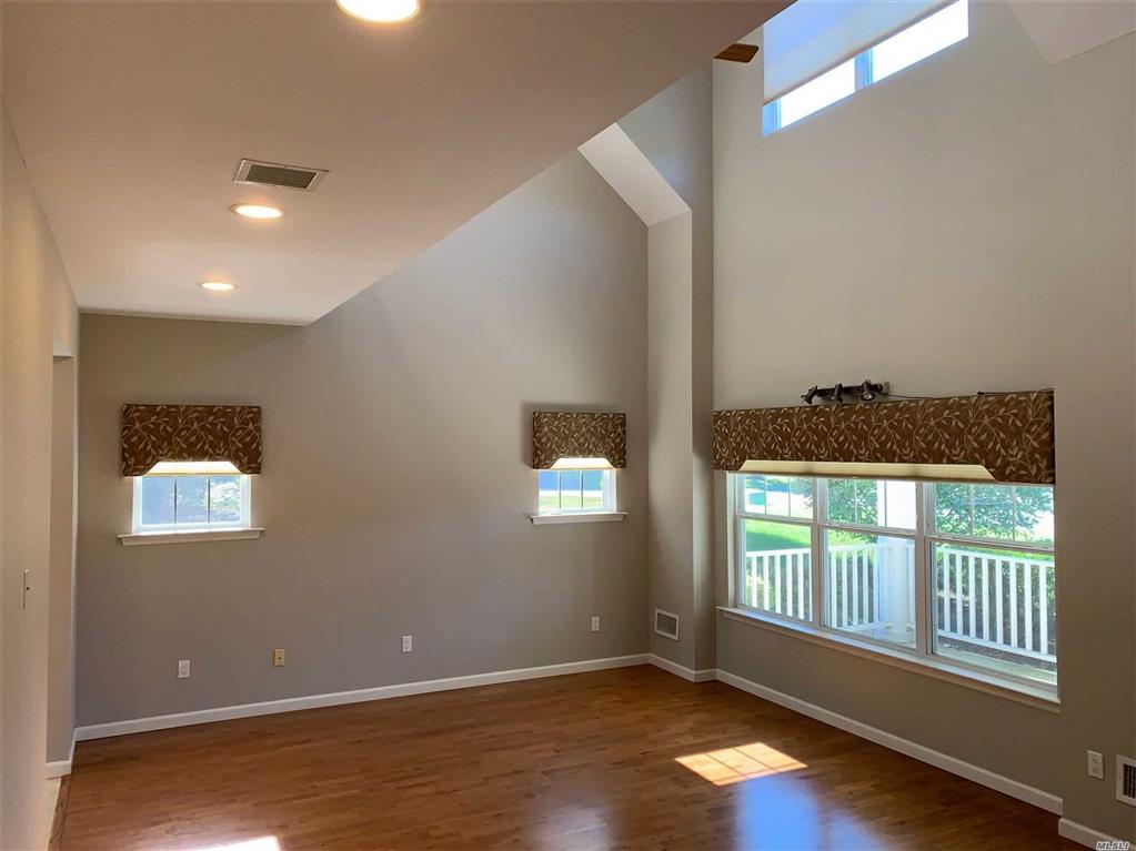 1 Newcastle Ct Riverhead Riverhead NY 11901