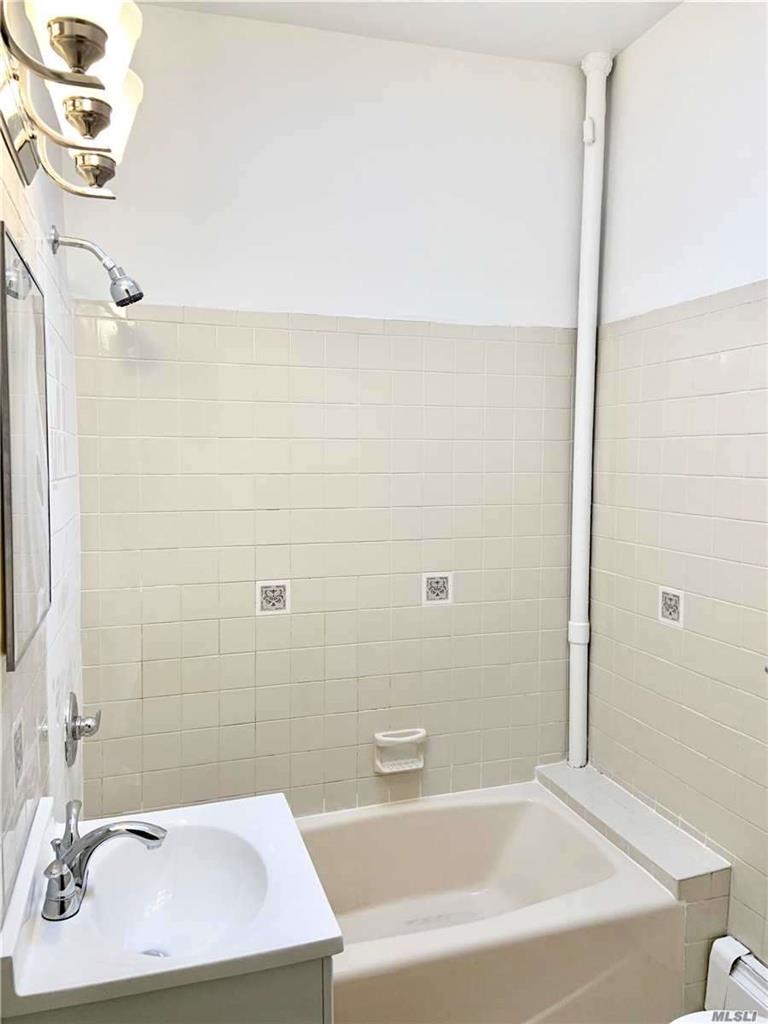 69-12 Roosevelt Ave Woodside Woodside NY 11377
