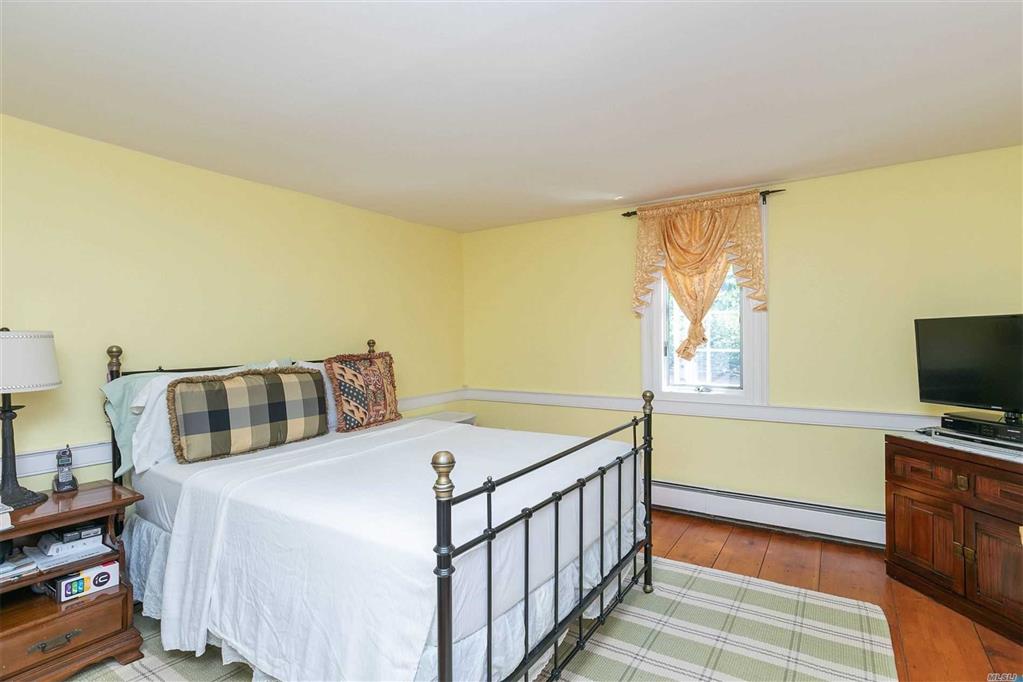 31 Evergreen Ave East Moriches East Moriches NY 11940