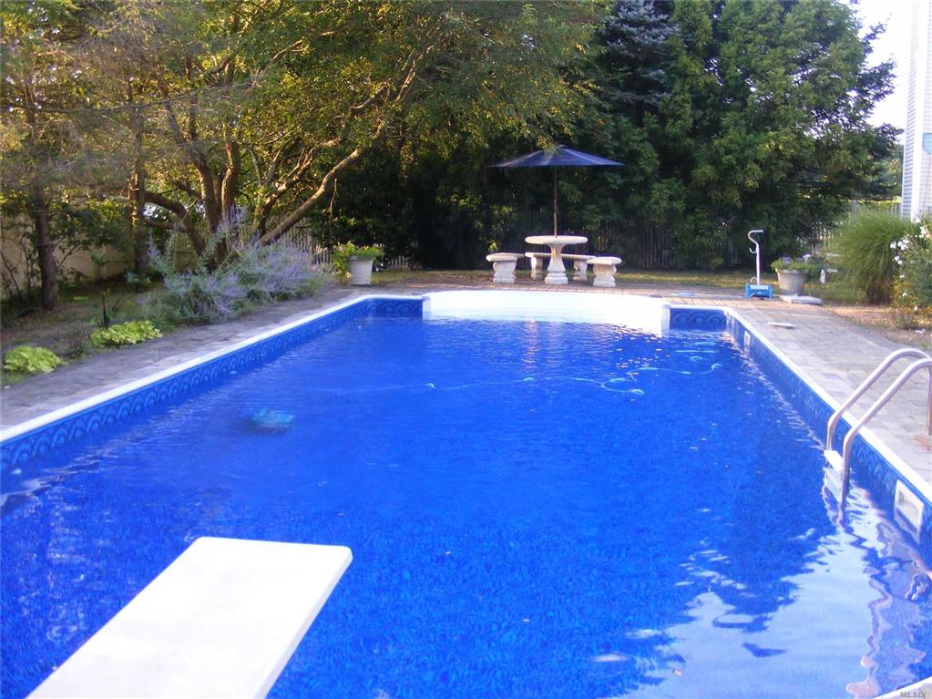 98 Clancy Rd Manorville Manorville NY 11949