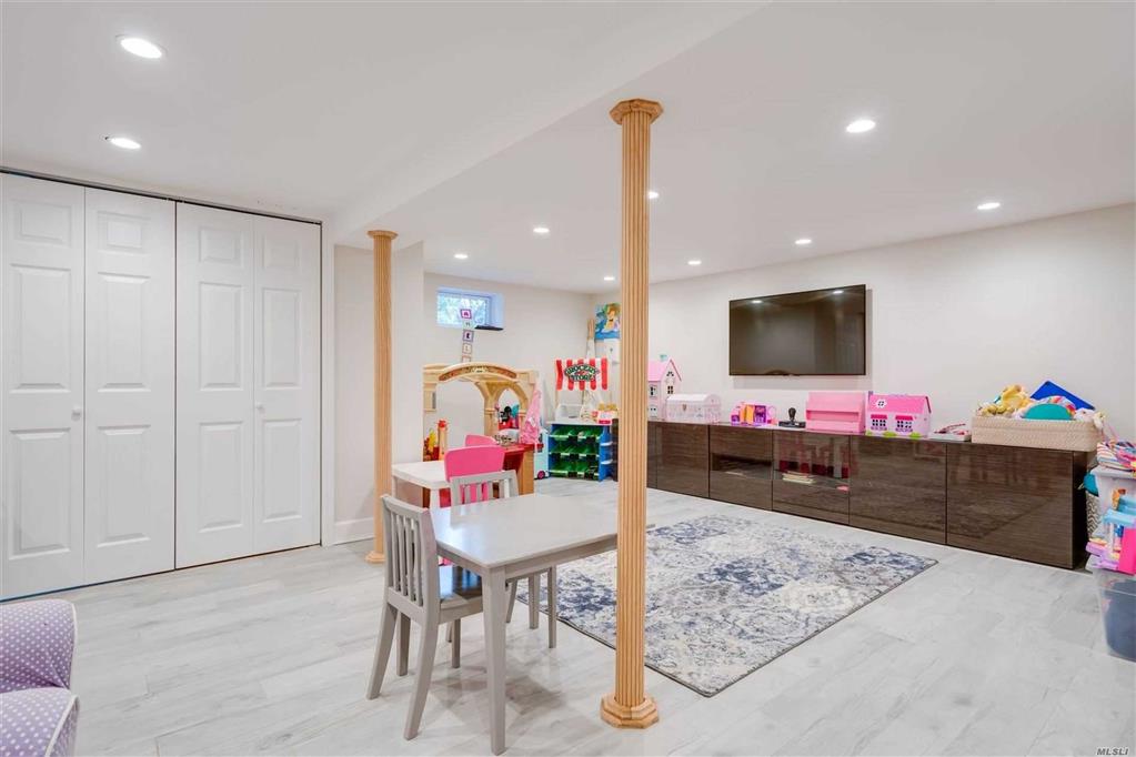 29 Narcissus Dr Syosset Syosset NY 11791