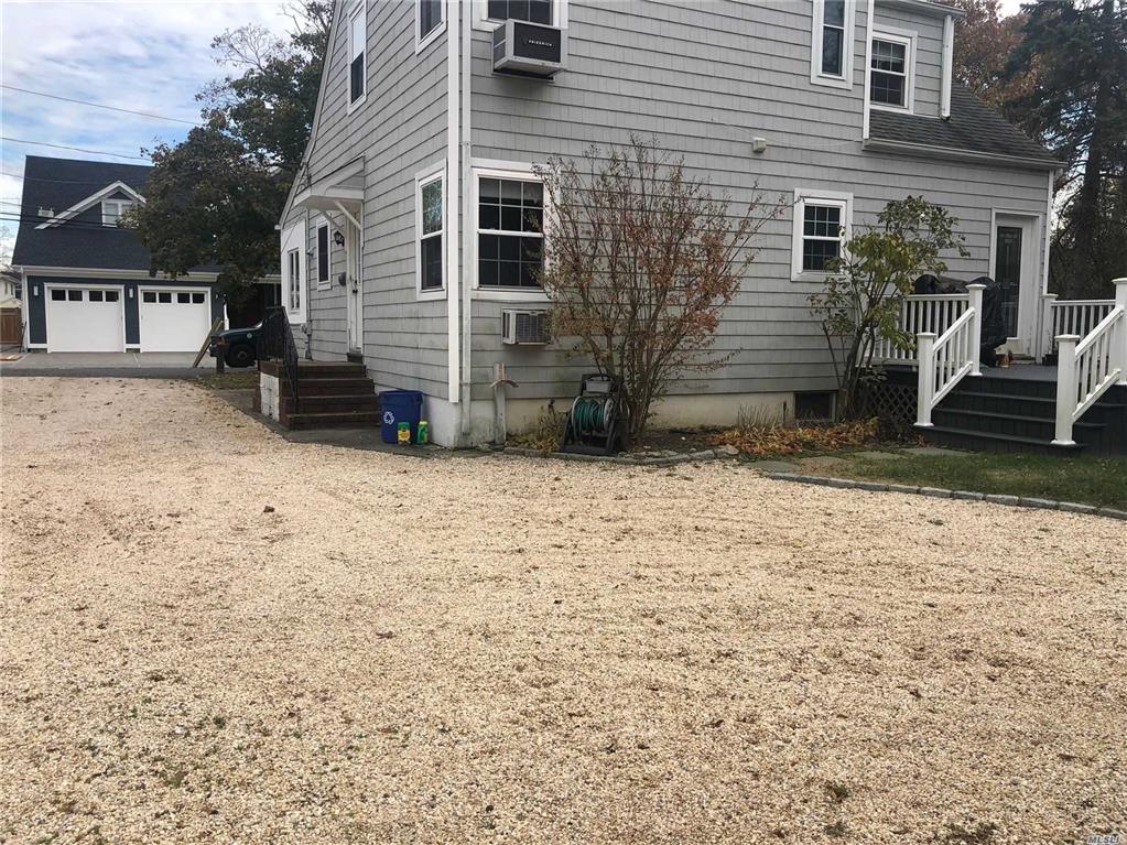 8 Valley Rd Bayville Bayville NY 11709