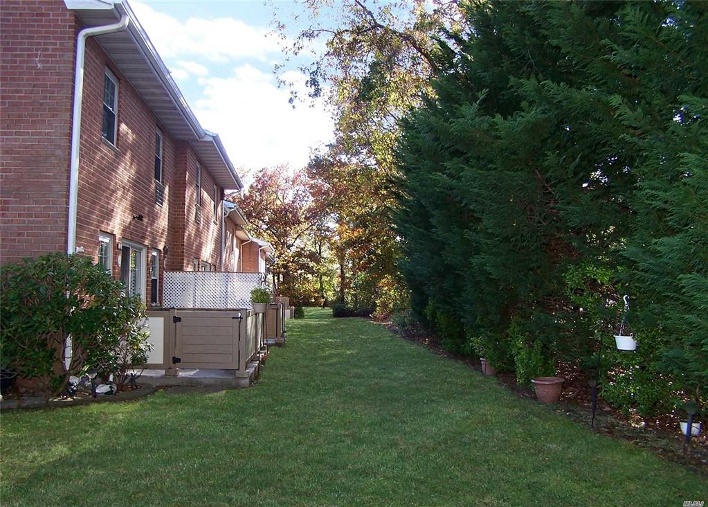 7 Glen Hollow Dr Holtsville Holtsville NY 11742