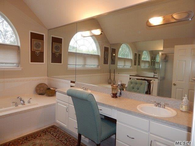 16 Homecoming Pl E. Setauket E. Setauket NY 11733