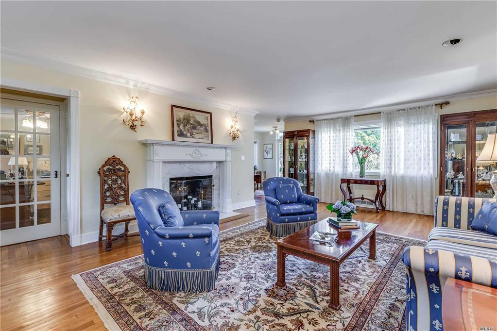 25 Hewlett Ln Port Washington Port Washington NY 11050