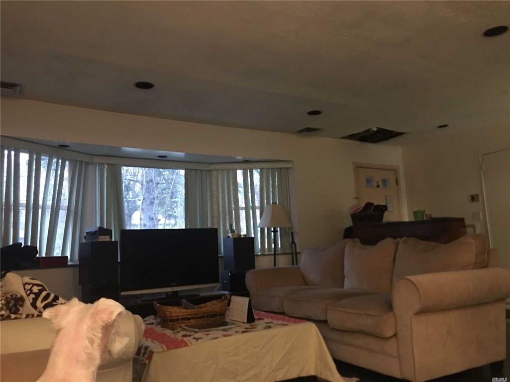82 Stratford North Roslyn Heights Roslyn Heights NY 11577