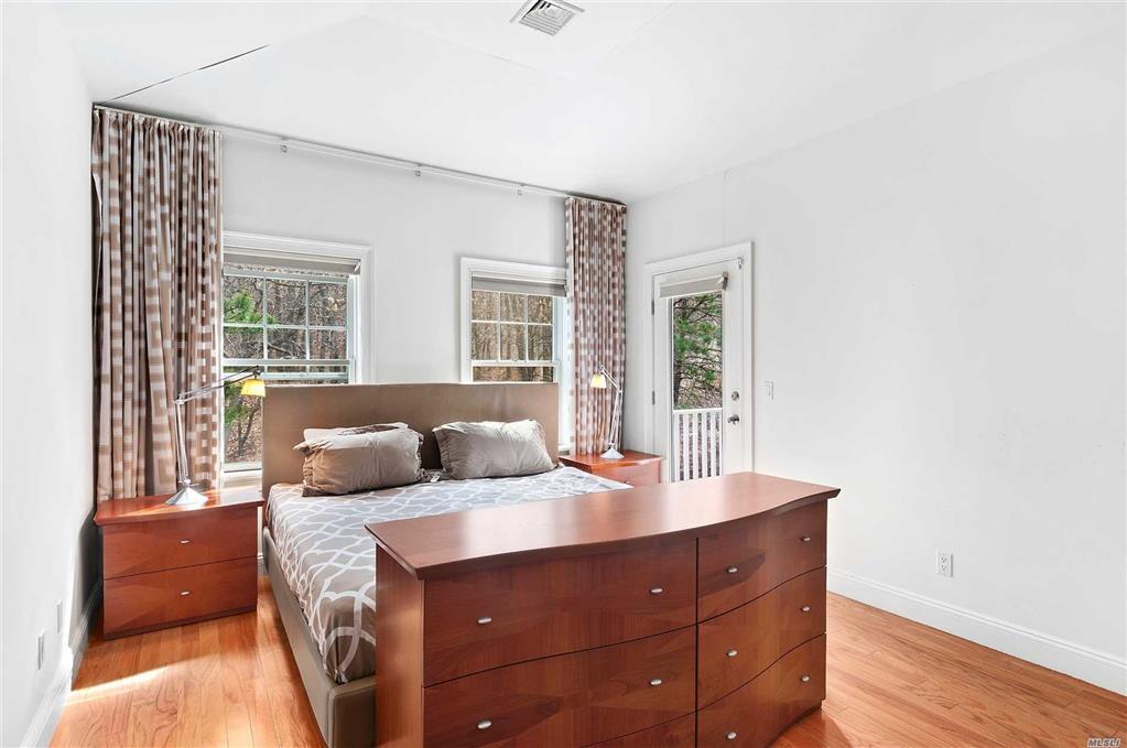 35 Andrew Ct Southampton Southampton NY 11968