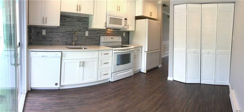 427 B Aylesbury Ct Ridge Ridge NY 11961