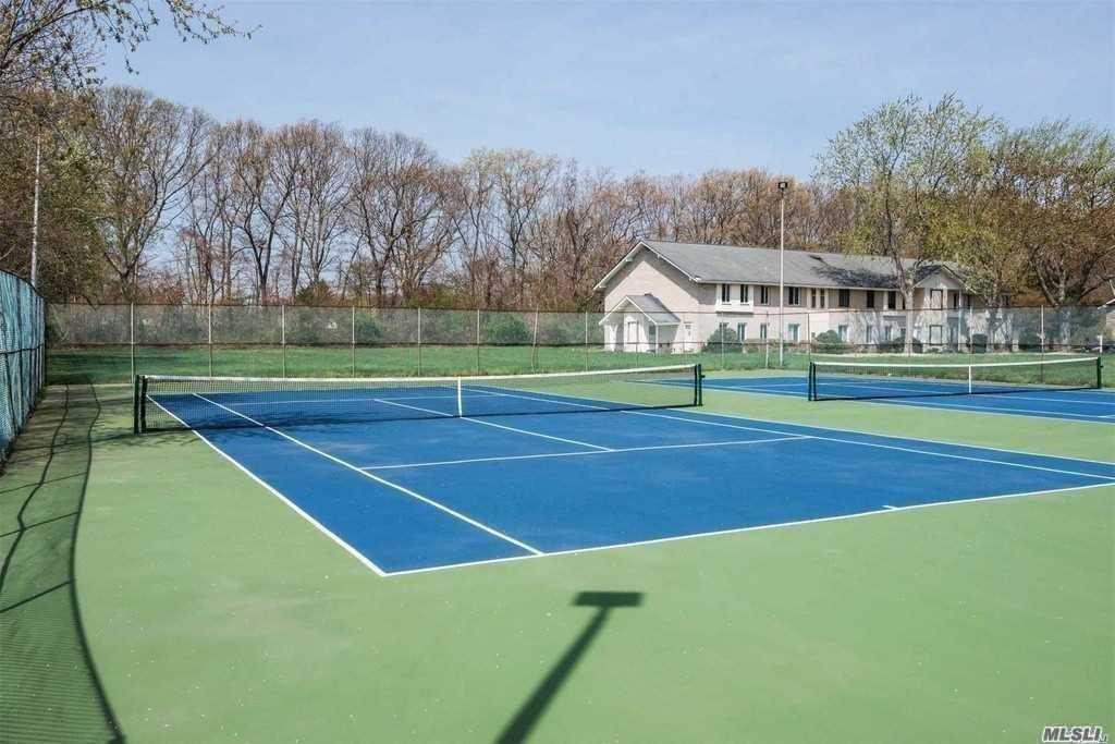 150 Pointe Cir Coram Coram NY 11727