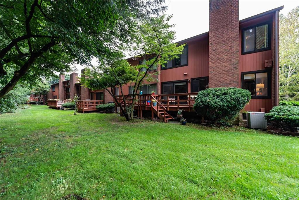 21 Cricket Club Dr Roslyn Roslyn NY 11576