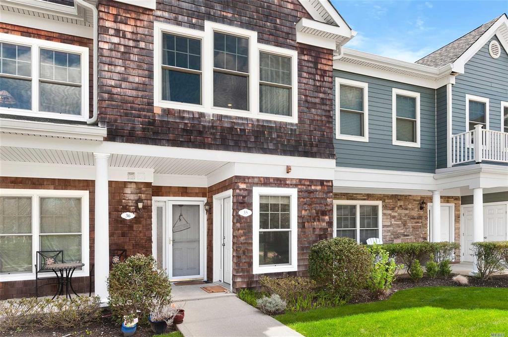 35 Andrew Ct Southampton Southampton NY 11968