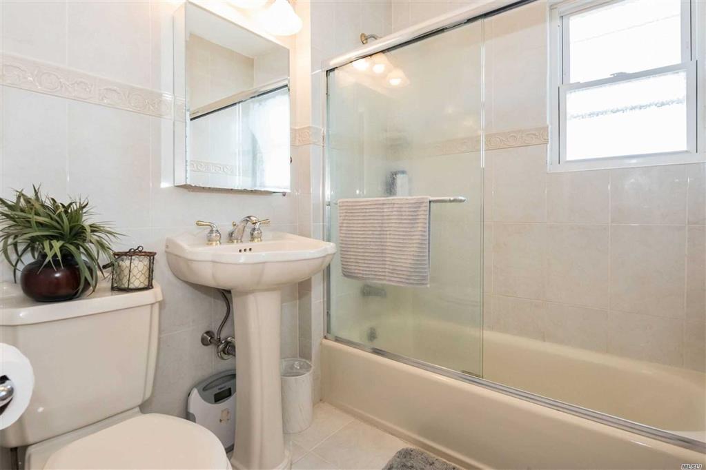 1 Berkeley Pl Massapequa Massapequa NY 11758