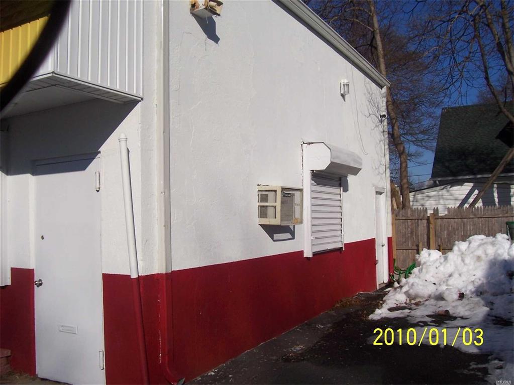 370 Oak St Copiague Copiague NY 11726